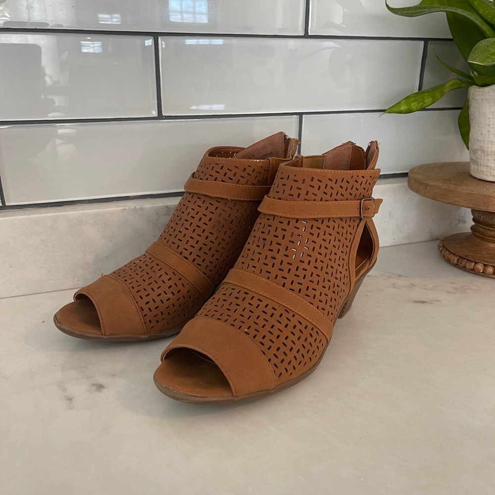 Womens size 7.5 open toe heels